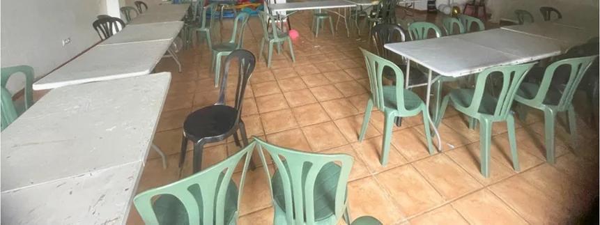 Covered terrace with tables and chairs